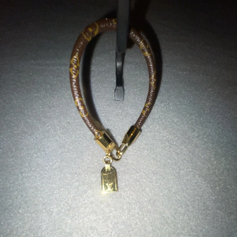 LV Monogram Bracelet Jewelry AV Show Louis Vuitton Bracelet - Picture 15 of 15